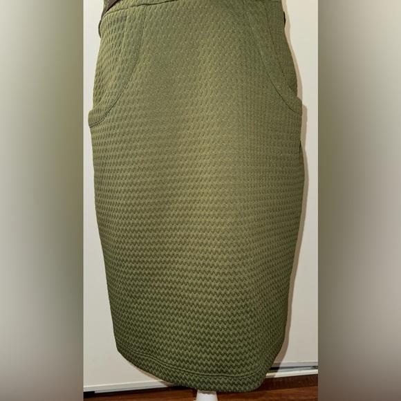 Olive Green Dress w/ zip back, fitted, pockets,belt size 12 - Picture 10 of 12